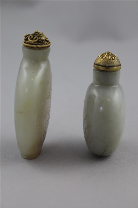 Two Chinese jade snuff bottles, 1800-1900, 4.9cm